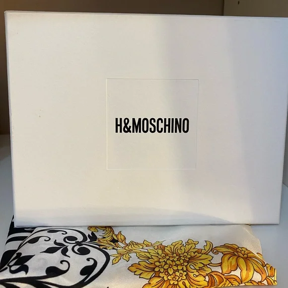 Moschino H & M 2018 limited Edition gold plated necklace - Picture 5 of 5